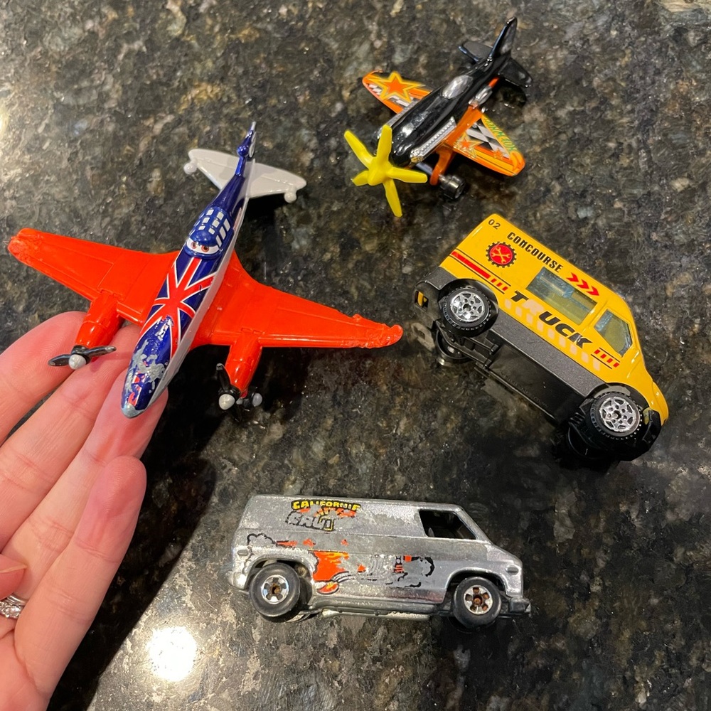 Toy Vehicles Lot of 32 - Race Cars, Motorbikes, Emergency Vehicles, Planes - Picture 8 of 8
